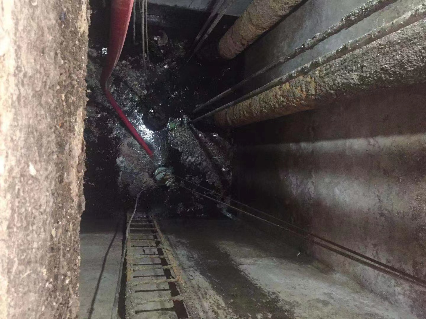 湖北水下封堵生产商_盛龙水下堵漏封堵作业打捞切割焊接潜水救援工程有限公司