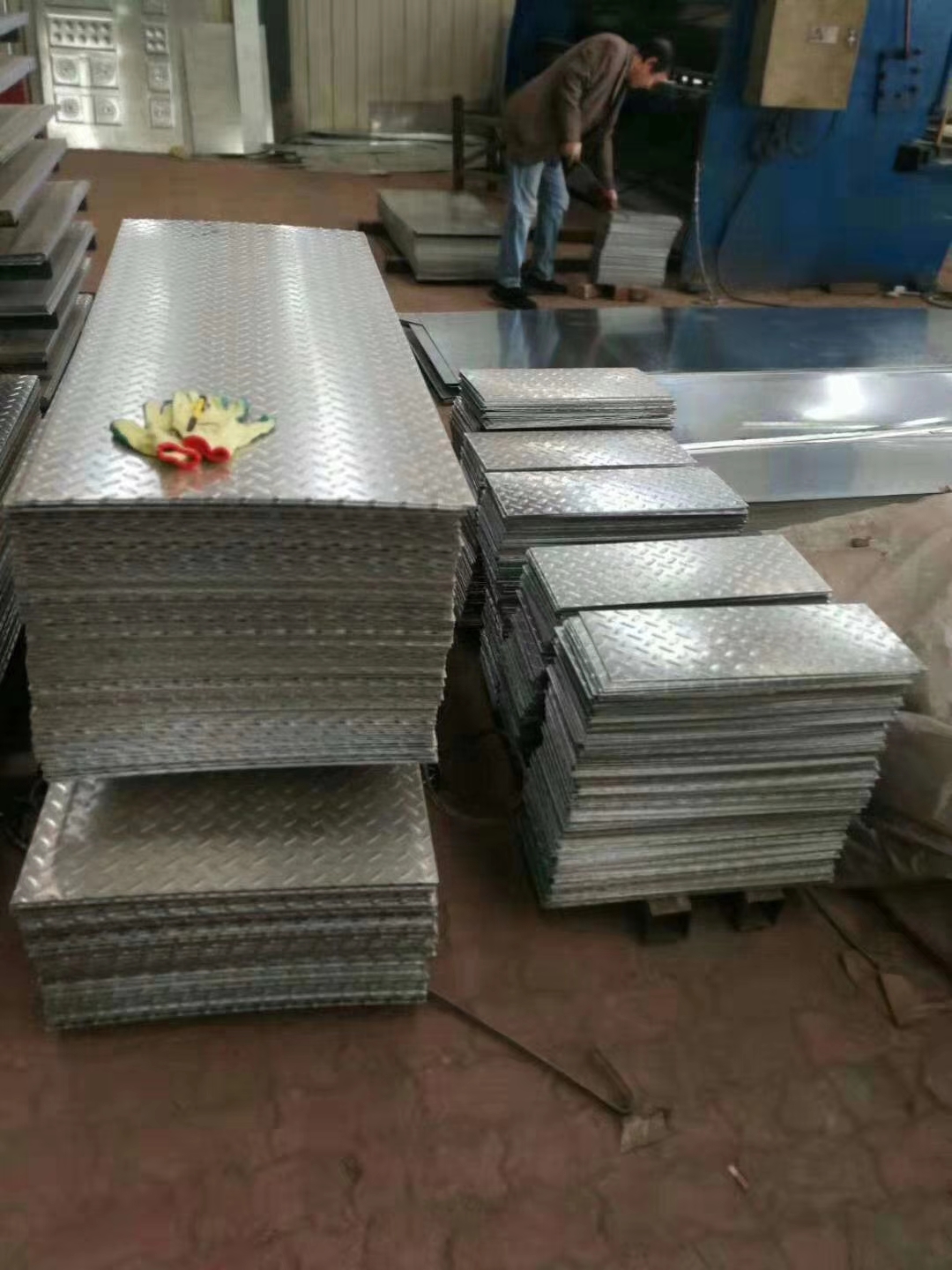 白朗镀锌花纹板专业定制